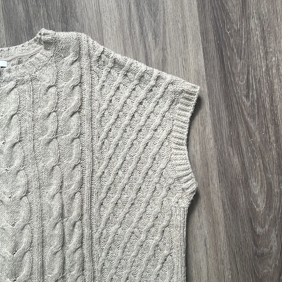 J. Jill Cotton Blend Cable Knit Sweater Vest Oatmeal Large - Picture 5 of 8